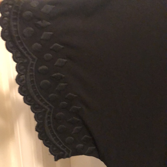 Dolman sleeve with scallop embroidery top - Picture 2 of 3